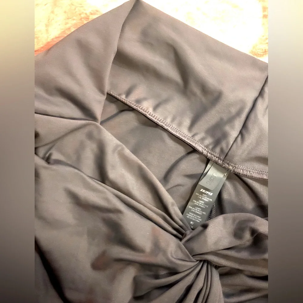 Skims🏖️Recycled Swim Sarong Skirt (cover up style!)– Size Medium, Gunmetal, NWT!